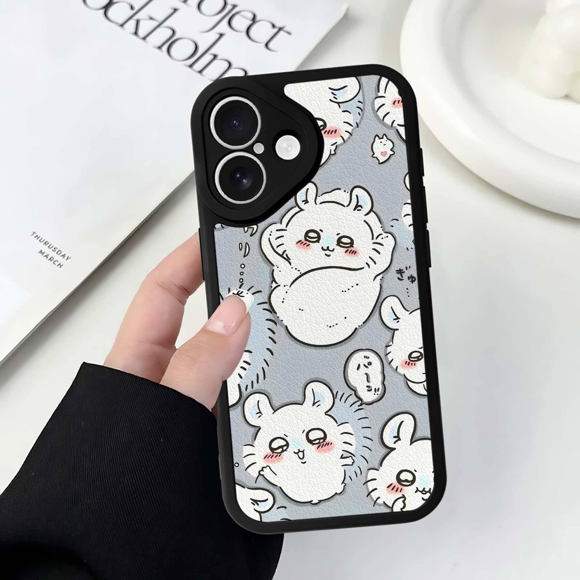 （画像用） ちいかわ Chii-kawa 【iPhone 16シリーズ対応】シリコンスマホケース（レザー調） 材質：シリコン